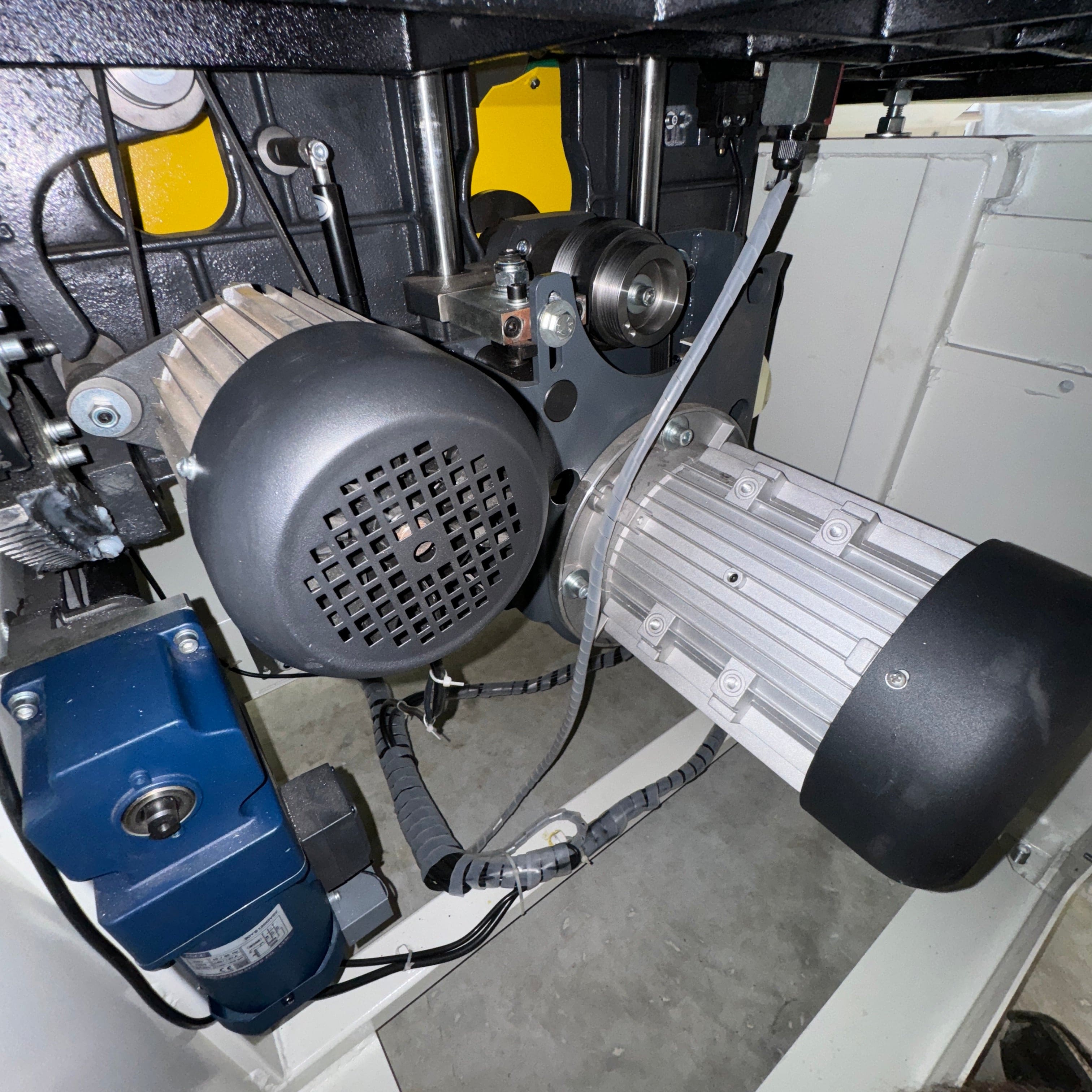 Woodfast 400mm (16") 7.5HP 3.2m Sliding Table (Optional Upgrade to 3.8m Sliding Table) Automatic Rise / Fall & Tilt Panel Saw 415V PS400B